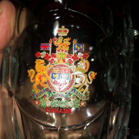 Two beer pint glasses with the Canadian emblem on them. No chips or cracks. - Picture 5 of 8